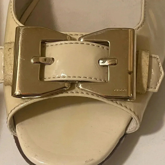 Gucci light lemon color patant leather open toe shoes in good conditions - Picture 3 of 16